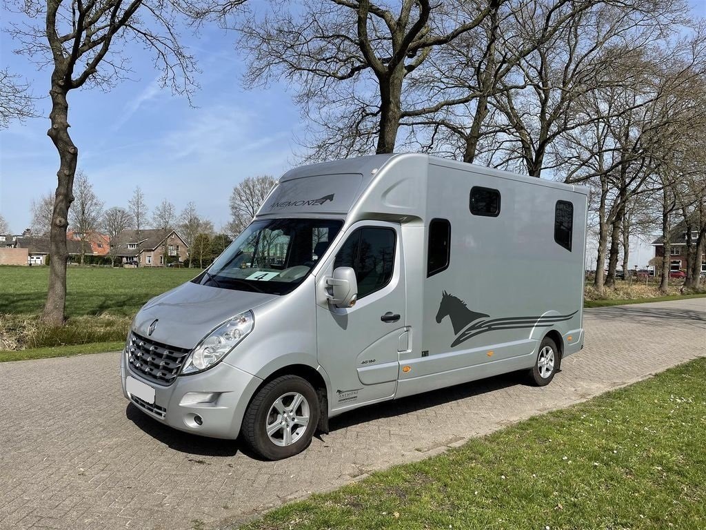 15-1-1.jpg Camion chevaux Renault Master 150 D 2019 – Boîte automatique – 2 places – 3,5T Permis B – Image 1