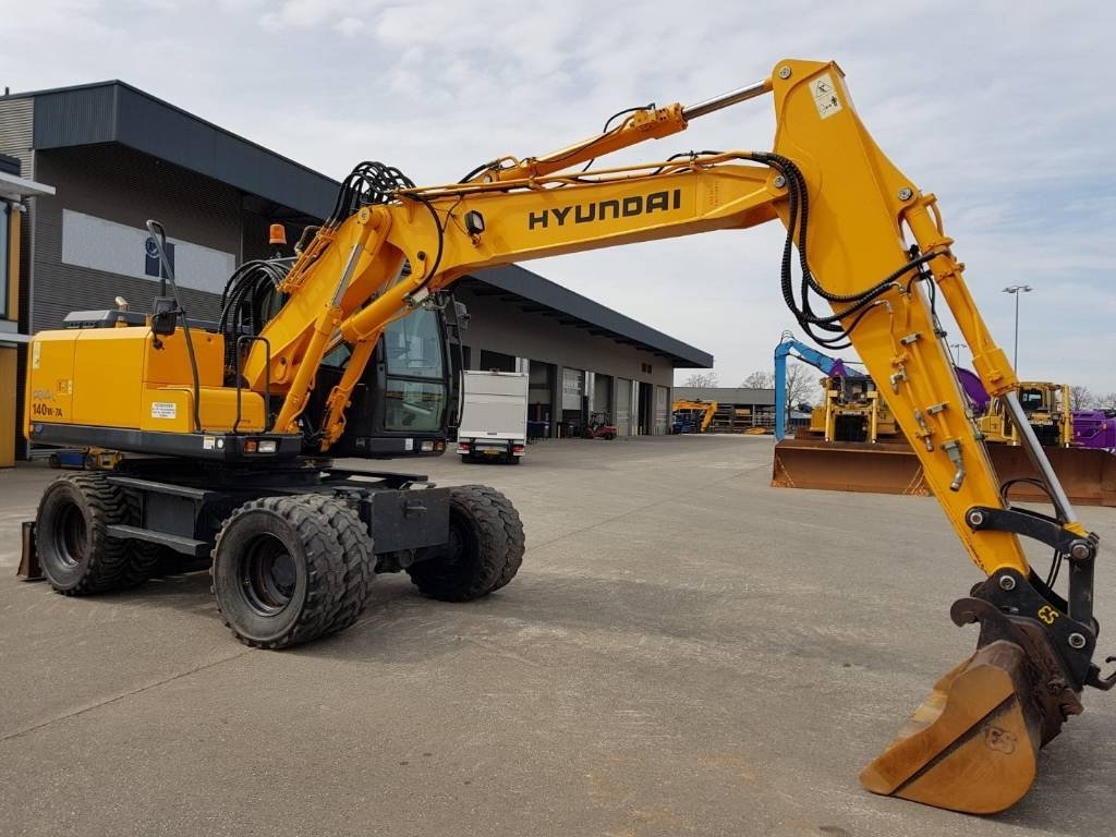 2007-Hyundai-Robex-140W-003-1.jpg Pelle sur pneus Hyundai ROBEX 55W-9 2012 d'occasion, 5,55 tonnes – Image 1