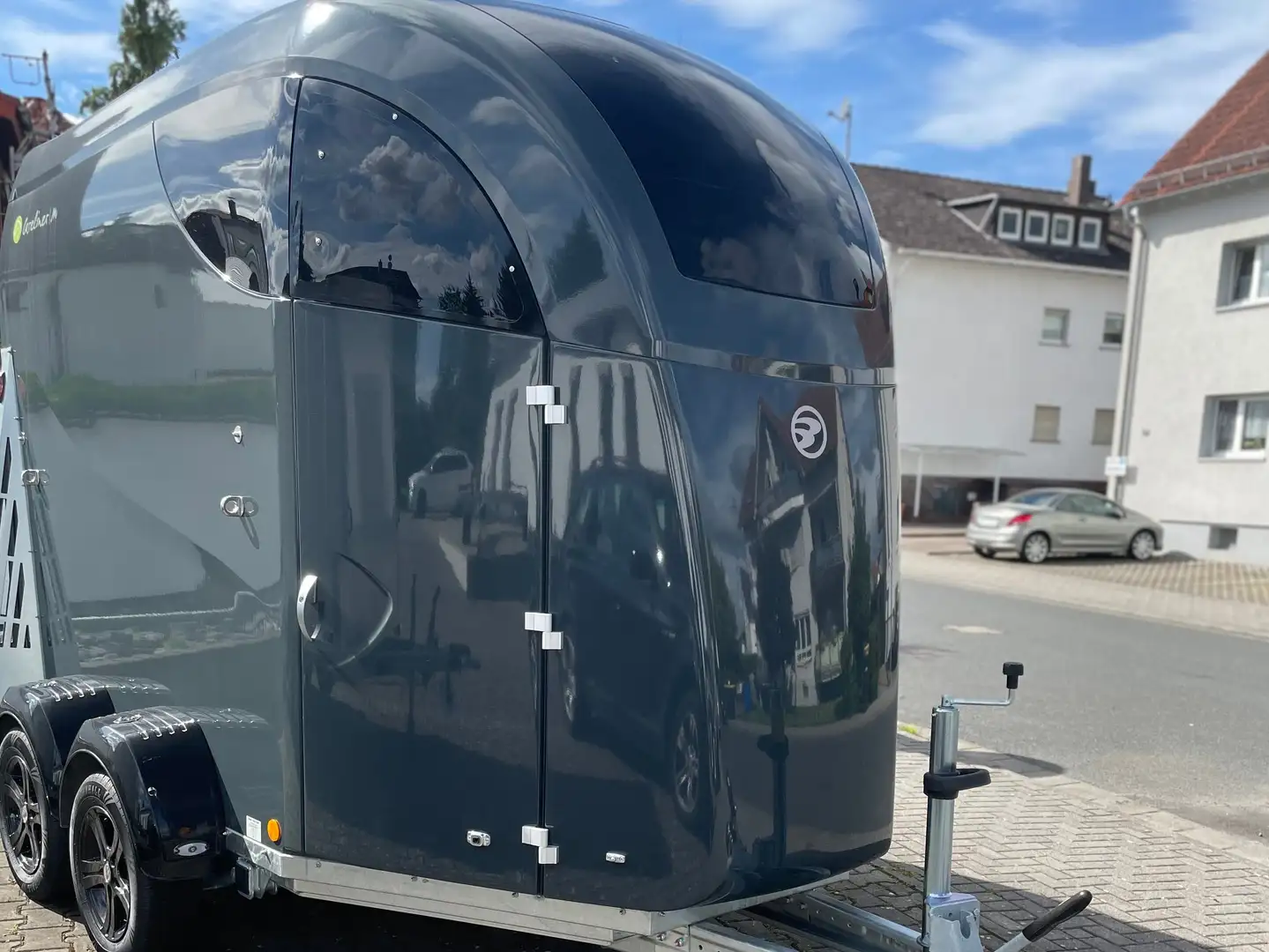 86938dd0-b3c1-4cf7-a590-beef5c625323_482aeccd-f442-4db3-acf9-45c3d0fff875.webp Van 2 chevaux Careliner M Grey – Image 1