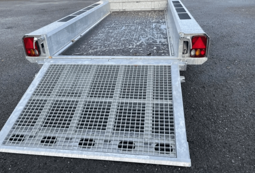 REMORQUE-PORTE-ENGINS-HENRA-7-1.png Remorque porte-engin Henra Type MT – PTAC 3500 kg – Double essieu – Image 1