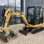 CATERPILLAR 301.7 D + 4 GODETS