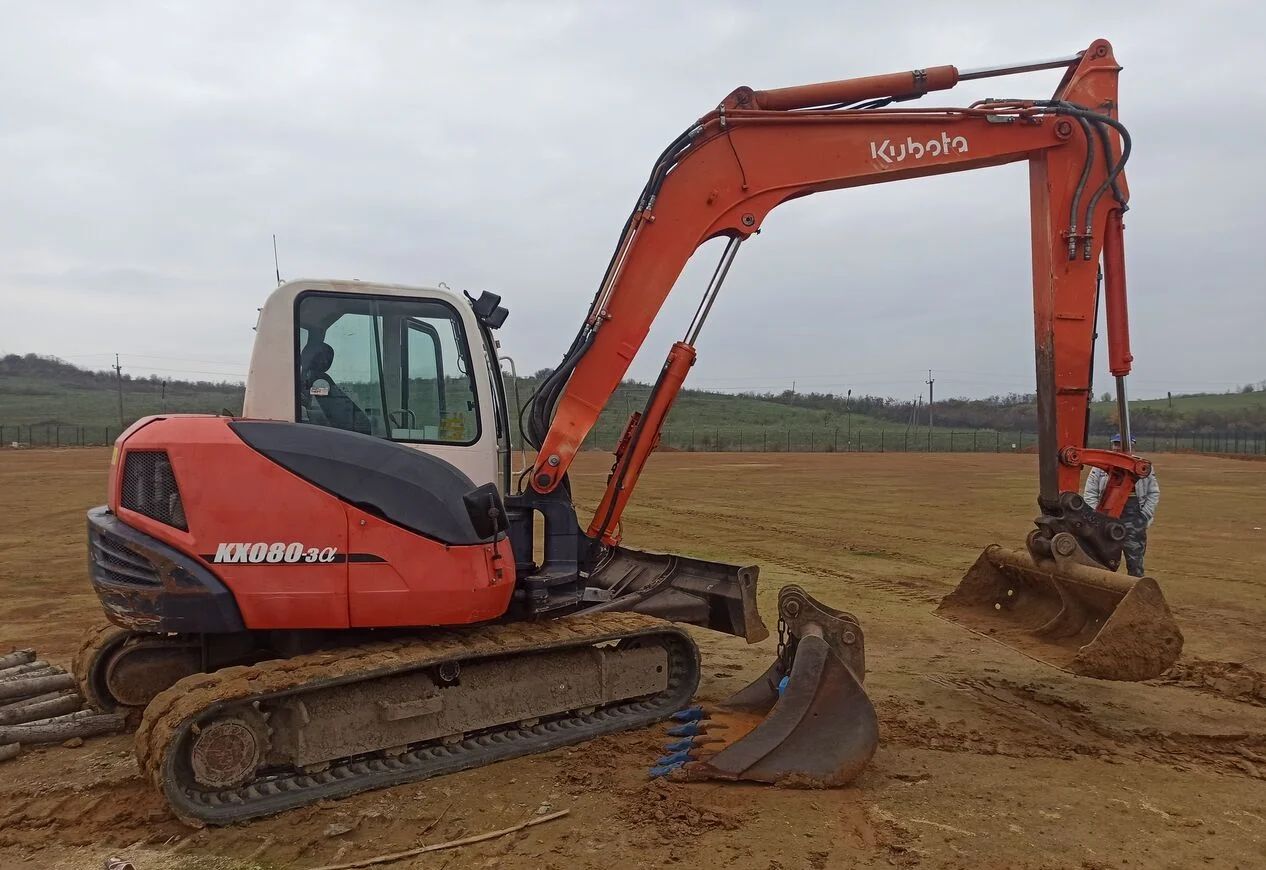 z1.webp KUBOTA KX080 – 3a, 2013 + 3 GODETS – Image 1